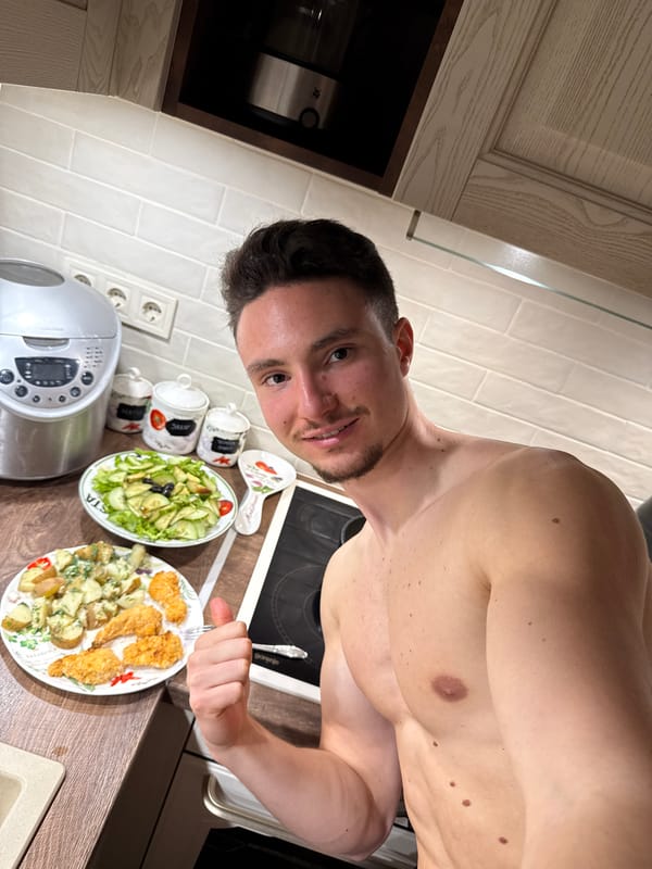Evening scenes from Sofia: kitchen selfie, dinner, live music