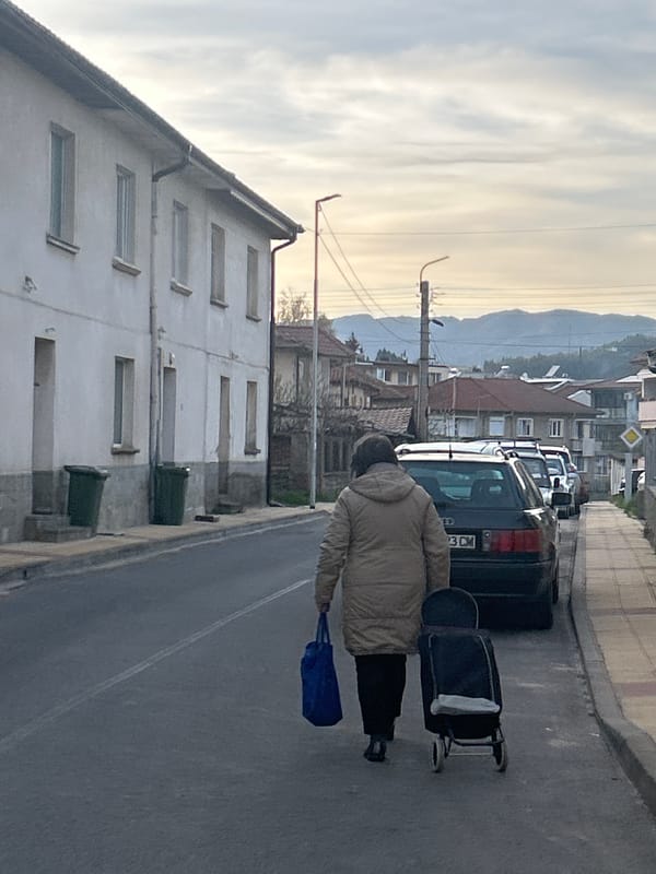 Spring afternoon street life documented across Zlatograd, Bulgaria