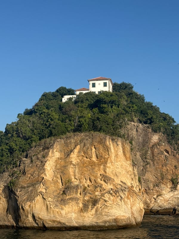 Niterói waterfront: bay views, pier, and the MAC museum