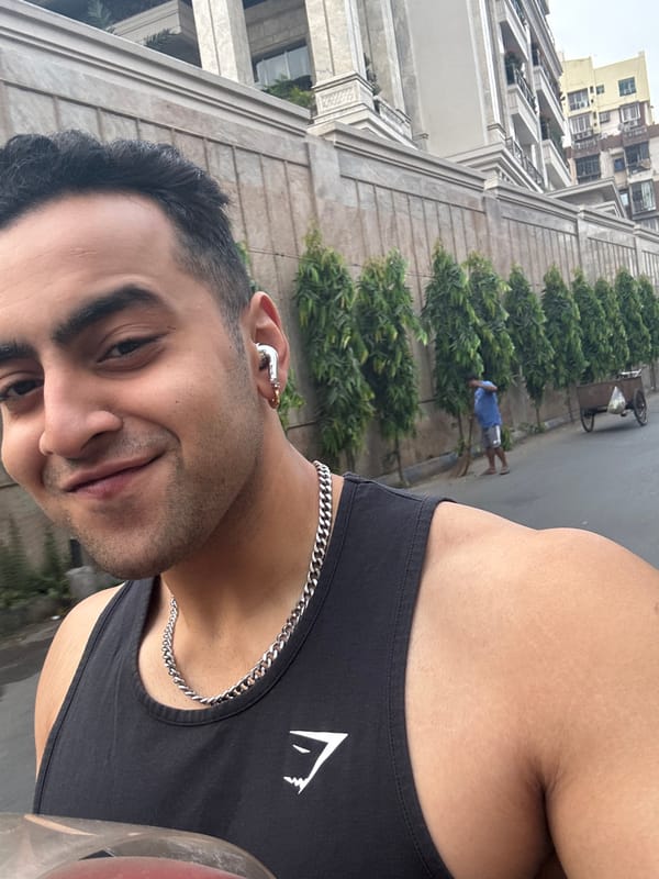 Man takes late-night selfies on Kolkata street