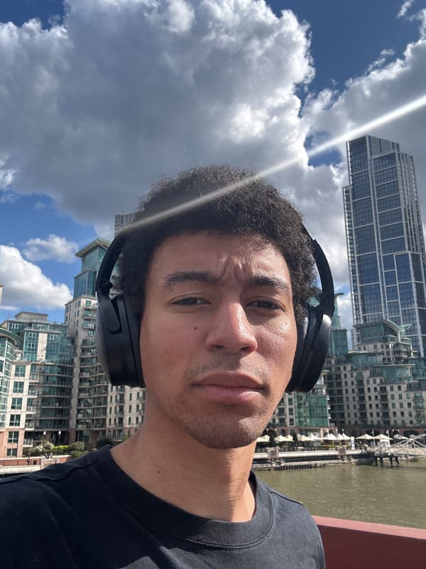 Unspecified event recorded in London by independent witness