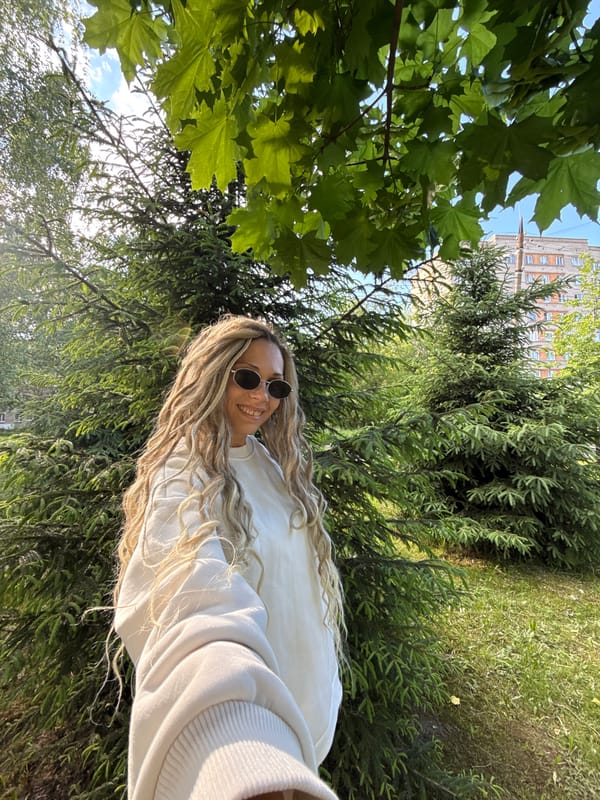 Outdoor portrait session captured in Rusanovo, Russia