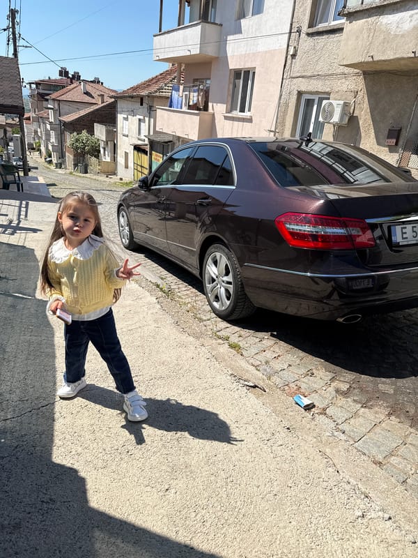 Girl in yellow cardigan observed on Sandanski sidewalk