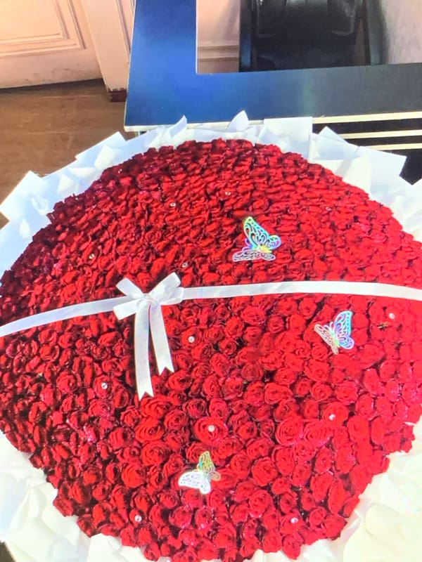 Heart-shaped red rose bouquet spotted in Rafin Par, Nigeria