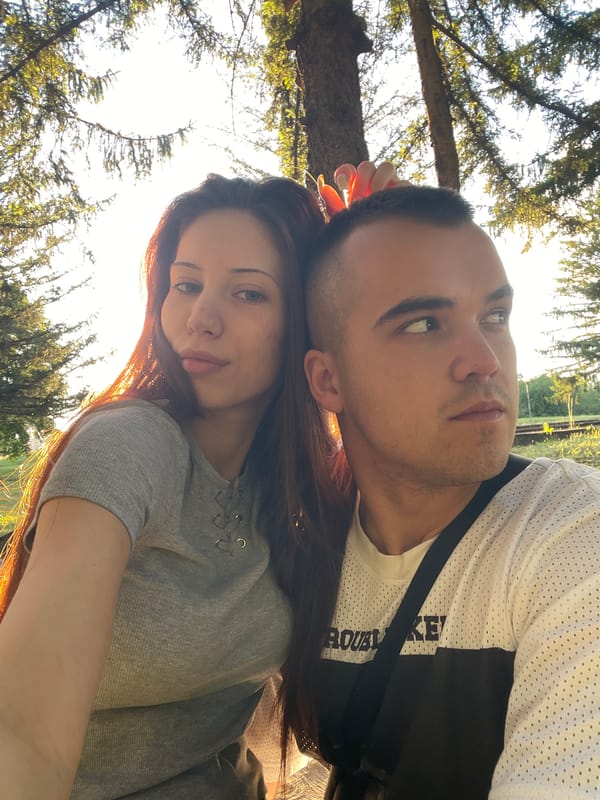 Couple's outdoor photo session in sunny park setting