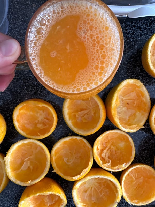 Fresh orange juice being made in Fethiye, Turkey