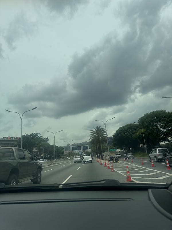 Overcast skies observed on Caracas highway during afternoon travel