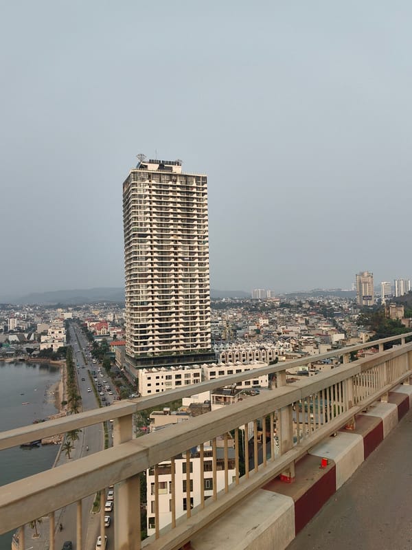 Morning traffic and urban scenes captured in Hong Gai Ward
