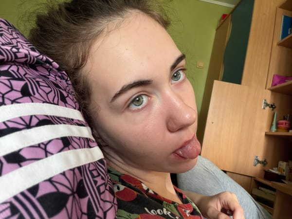 Quick selfie series, different poses, Zavodoukovsk