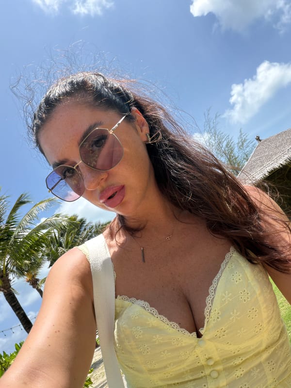 Beach day in Bang Muang, sunglasses and ocean views