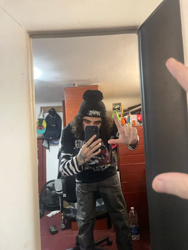 Person takes mirror selfie in Buenos Aires