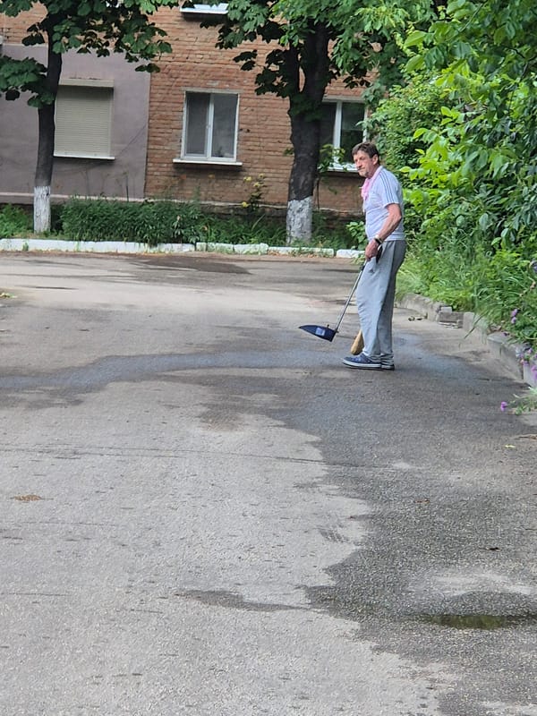 Everyday street and garden scenes from Sozonivka, Ukraine