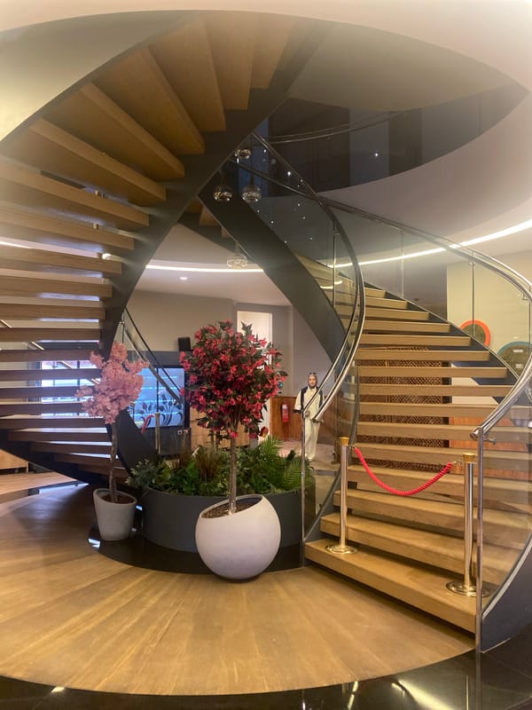 Shopping mall interior features documented in Çekmeköy, Turkey
