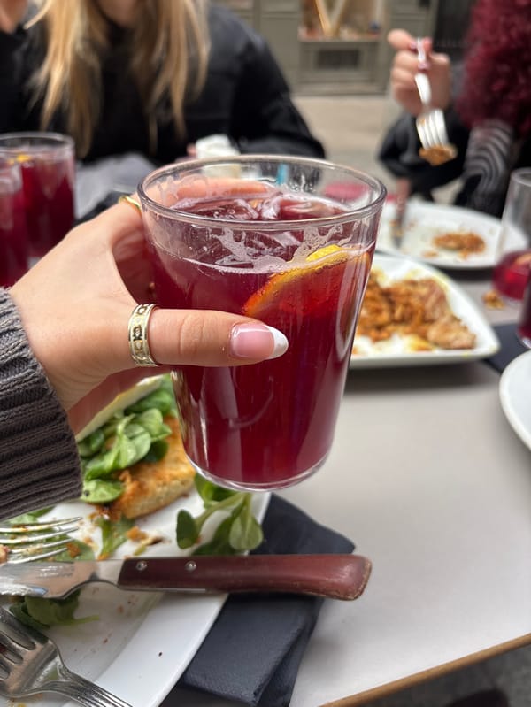 Madrid resident captures drinks and social media moment