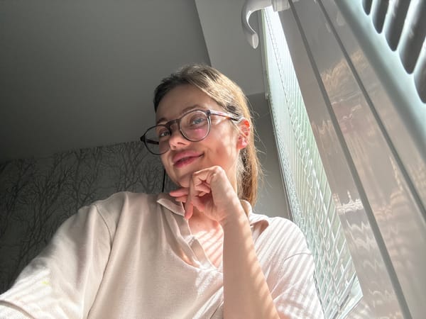 Afternoon selfie session in a sunlit room in Vrchlabí