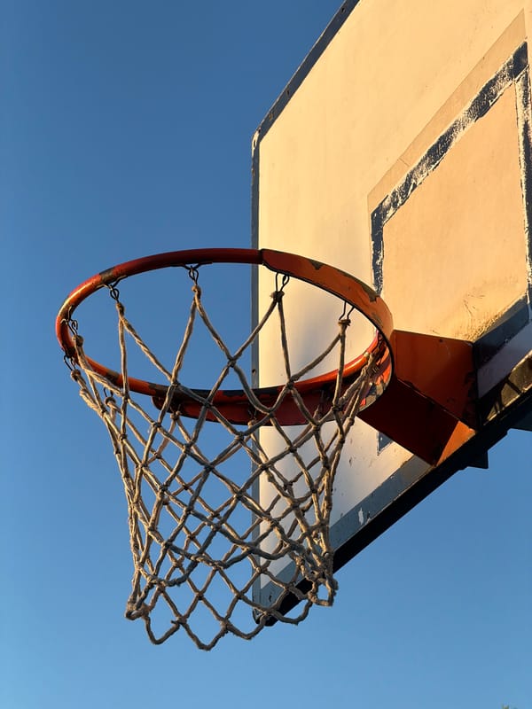 Evening basketball court scenes documented in Milan park