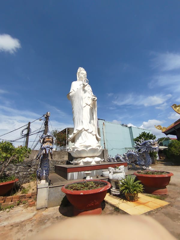 White Bodhisattva statue observed in Pleiku Ward courtyard