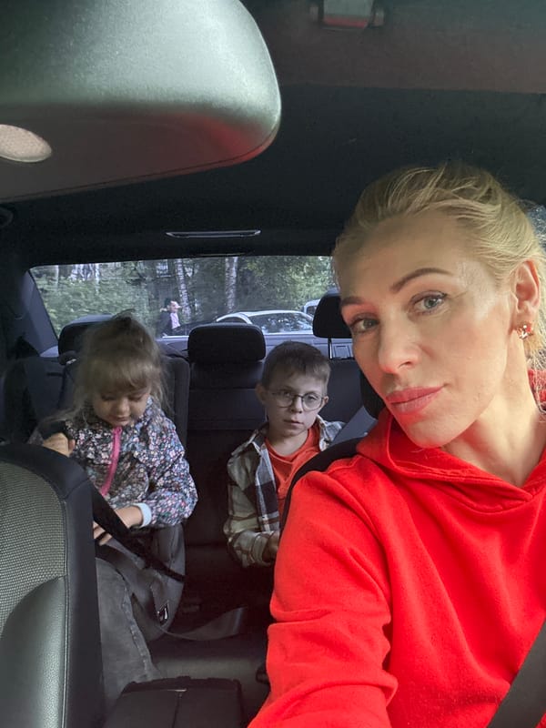 Car ride selfies and playful moments in Saint Petersburg