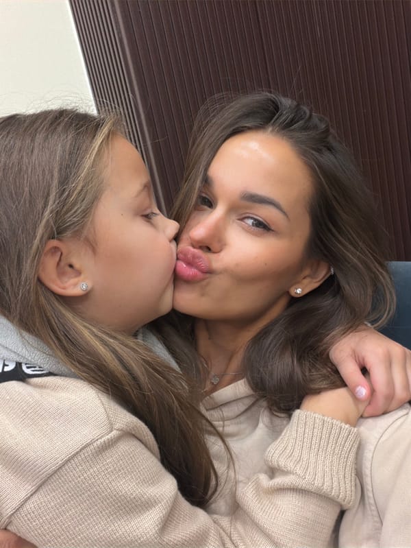 Mother and daughter share tender selfie moment in Krasnoyarsk