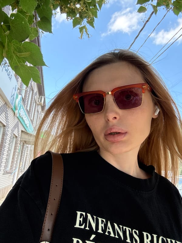 A day of selfies in signature shades and a designer tee