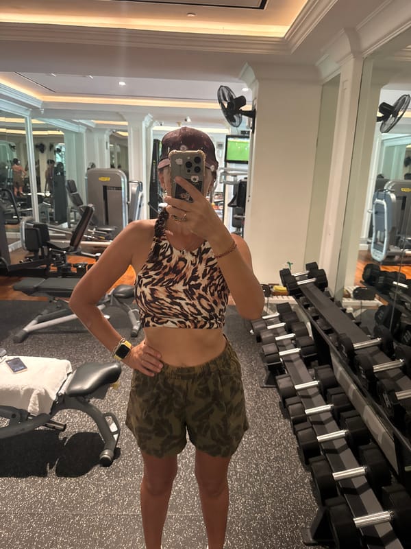 Woman takes fitness selfie in Kuta Selatan gym mirror