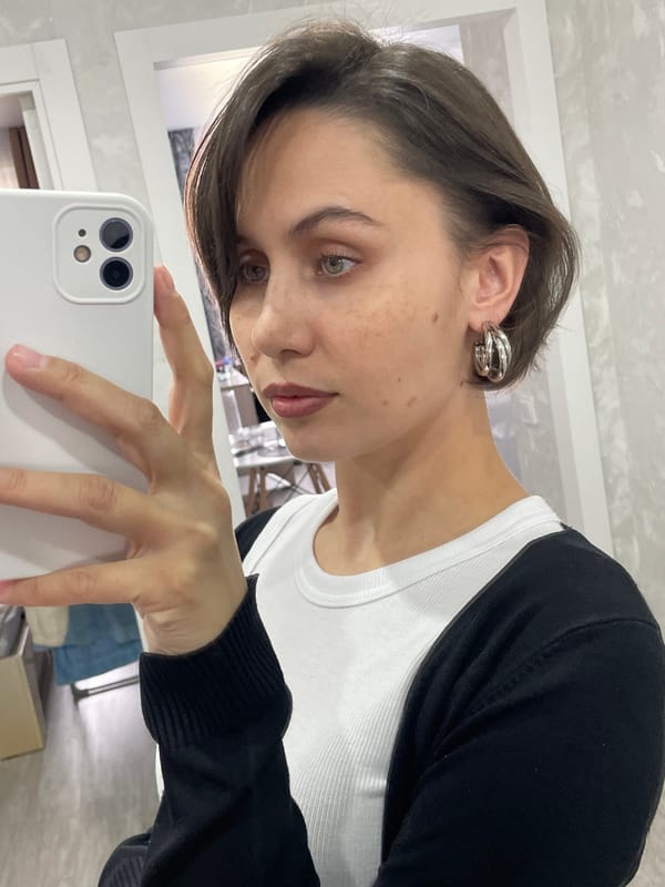 Woman takes selfies in Izhevsk interior space
