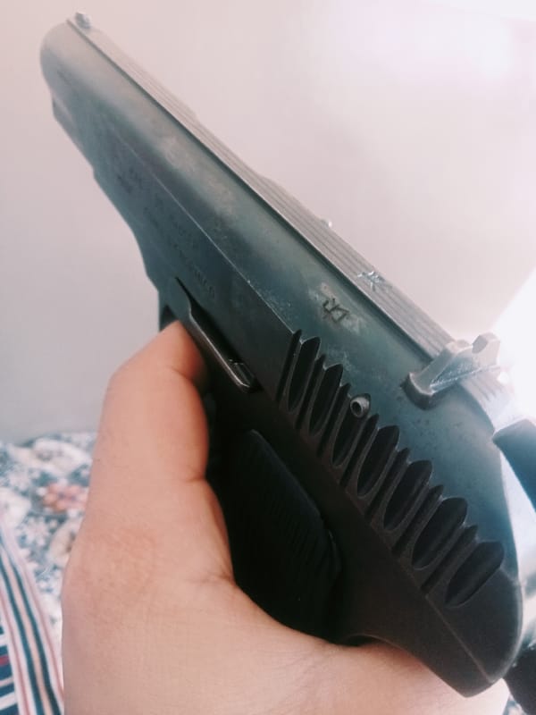 Domestic scenes with children and firearm documented in Pakistan