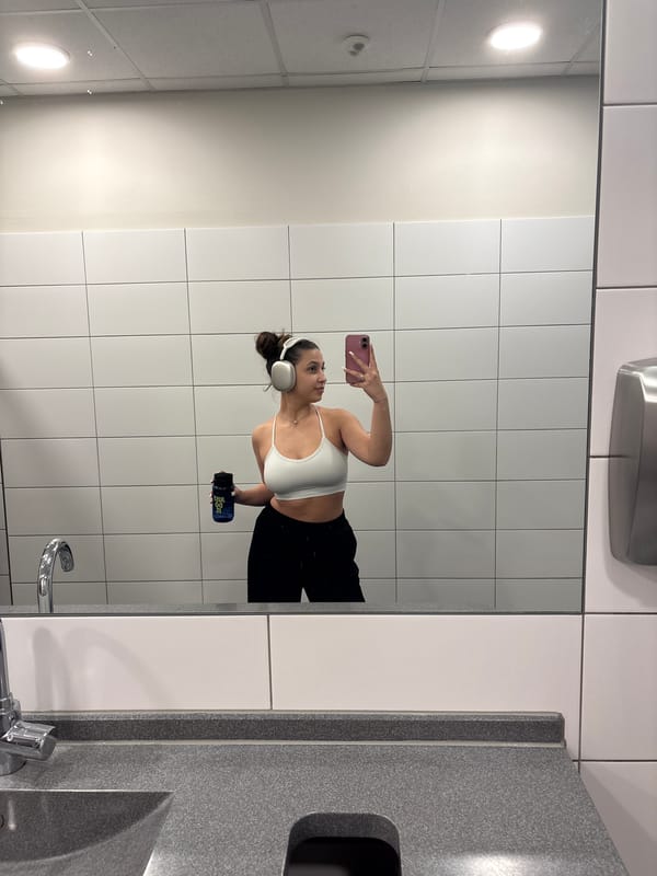 Woman Takes Mirror Selfie in Mönchengladbach Bathroom