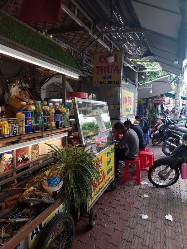Morning walkthrough captures daily life scenes in Thủ Đức, Vietnam