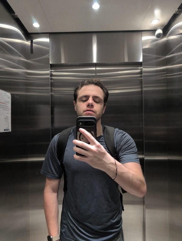 Man Takes Selfie in Elevator in Mexico City Area