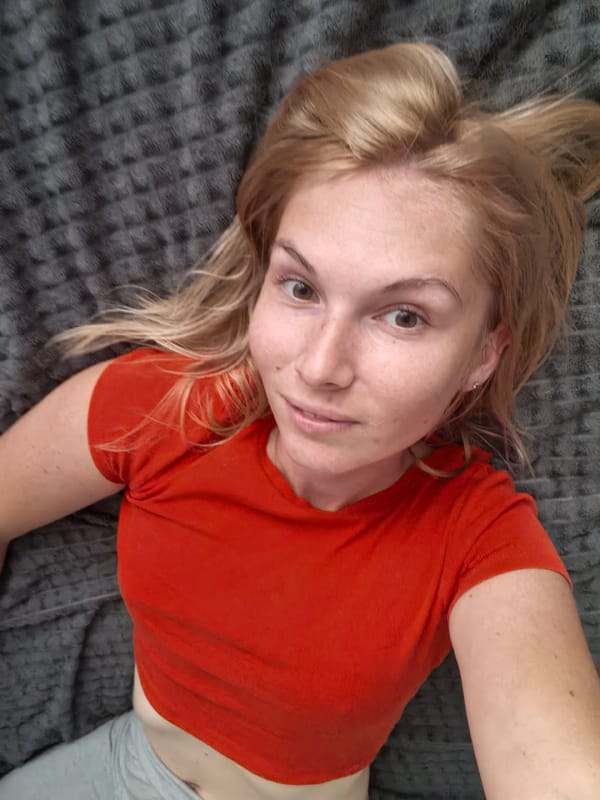 Lazy morning selfie session on a grey blanket, Sterlitamak