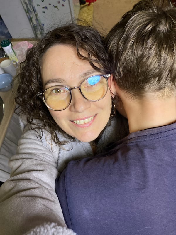 Couple shares intimate moment in selfie in Noviy, Russia