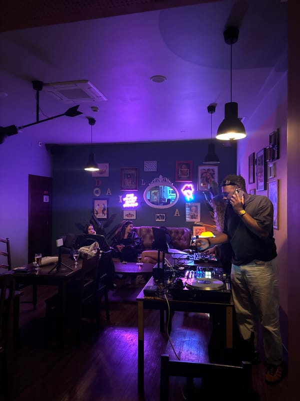 DJs perform at Lisbon bar during evening hours