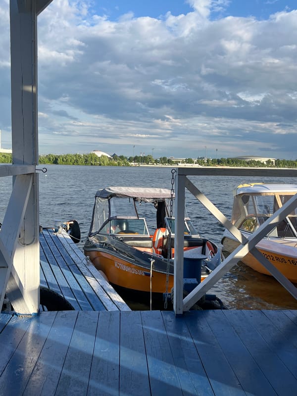 Boats docked at Kazan marina observed by witness