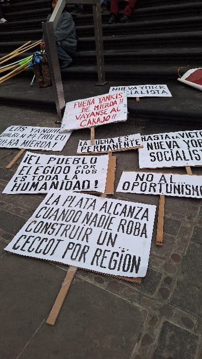 Anti-American protesters demonstrate outside Arequipa courthouse demanding policy changes