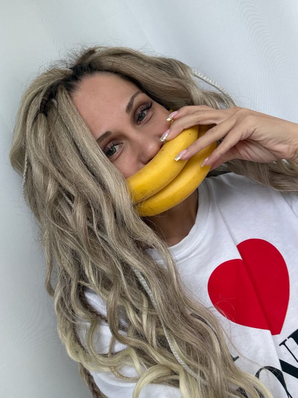 Woman poses for casual photo session in Rusanovo studio
