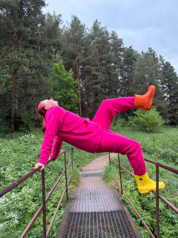 Colorfully-dressed couple spotted in playful outing around Chaikovsky parks