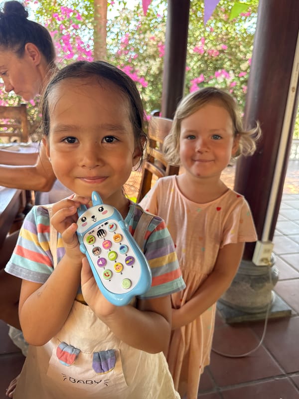 Family enjoys outdoor crafts and dining in Mũi Né