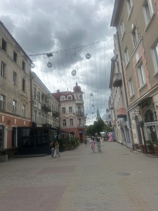 Street-level tour through Ternopil's historic pedestrian center