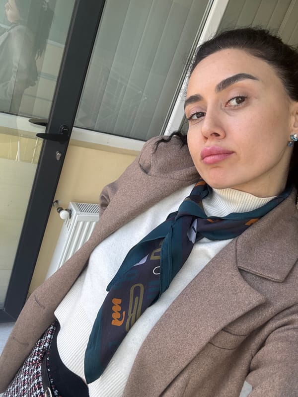 Woman documents morning in Tbilisi through selfies, waste collection observed