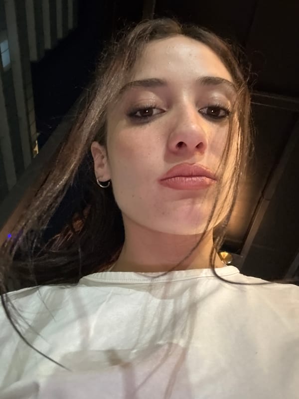 Casual moments captured in Buenos Aires within minutes