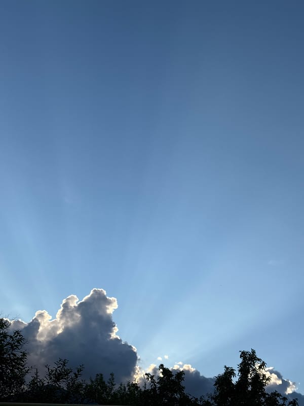Sunbeam cloud formation observed in Votkinsk, Russia