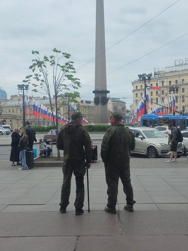 Elderly veterans visit Alexander Column in Saint Petersburg