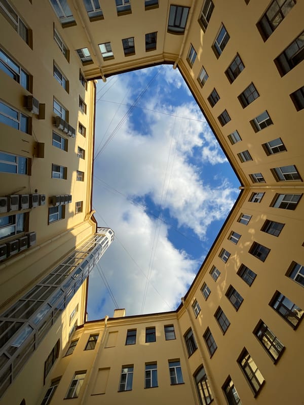 Golden-hour Saint Petersburg: courtyards and boulevard streets