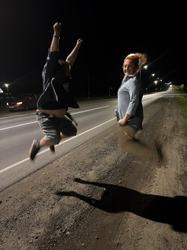 Late-night roadside stop in Анатыш, Russia — food, selfies, jumps.