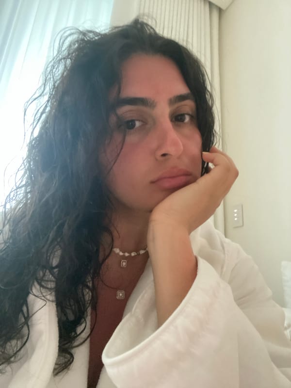 Hotel guest photographed in white robe at El Caracol