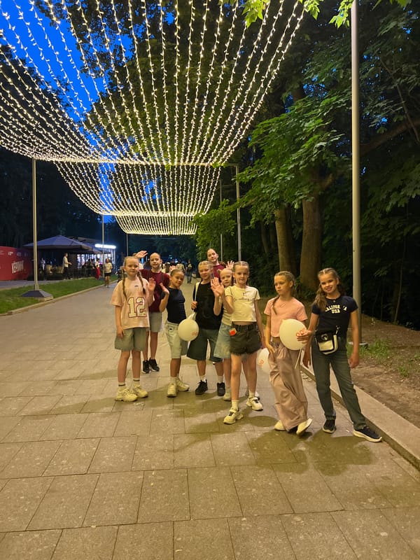 Children gather at Moscow viewpoints during evening city tour