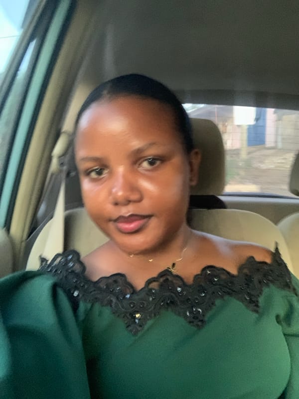 Woman photographed in moving car in Dar es-Salaam