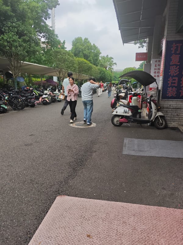 Daily life documented across Chongqing High-tech Zone Friday morning