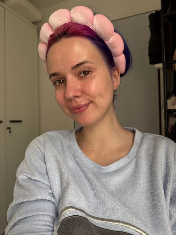 Morning selfies capture colorful hair, cozy outfit in Zagreb home